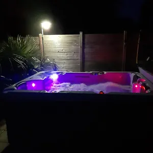 Chambre Et Jacuzzi Au Nuit étoile 4km A La Plage , Pleuven France